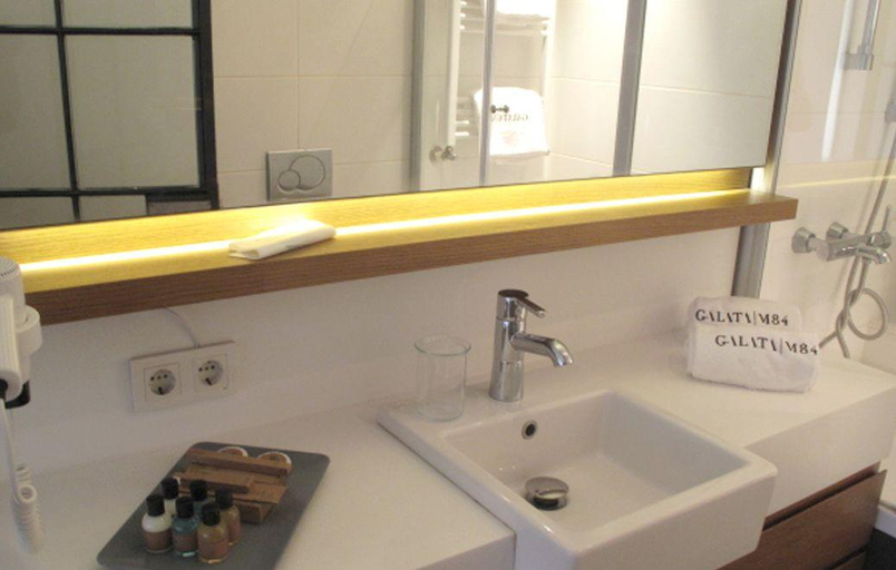 Bathroom 4, GALATA M84, Beyoğlu