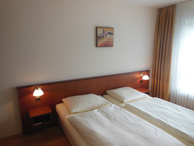 Bedroom 3, NewLivingHome Residenzhotel Hamburg, Hamburg