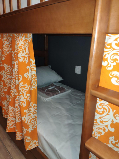 Bedroom 2, Friends Forever, Shevchenkivs'kyi