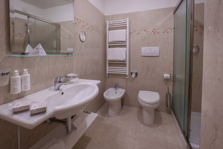 Bathroom 5, Zanhotel & Meeting Centergross, Bologna