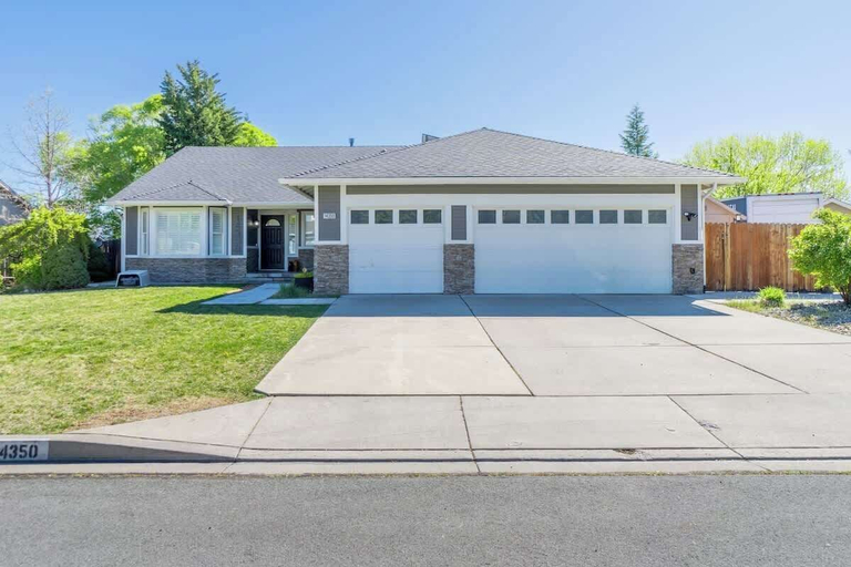 Exterior 3, Modern Getaway for 11- Hot Tub, Games, Gym, Washoe