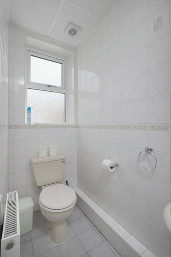 Bathroom 3, Devon Guest House, Blackpool