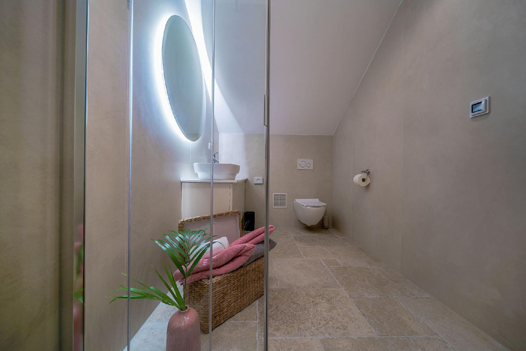 Bathroom 5, Puteus Palace Heritage hotel, Pučišća