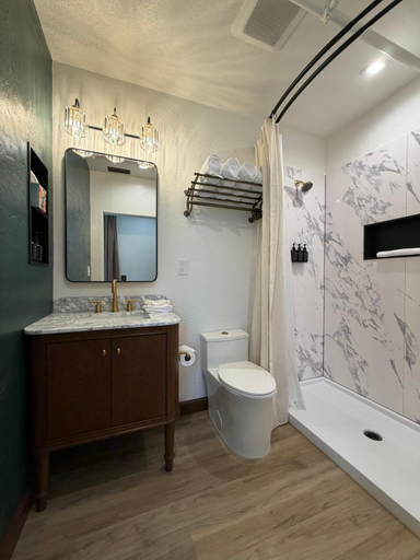 Shower 3, Historic Tomahawk, Sweetwater