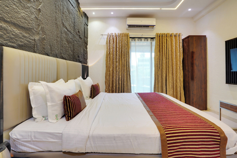 Room 3, Hotel Iceberg Mahabaleshwar Venna Lake, Satara