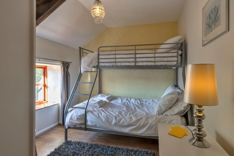 Room 3, Spacious Devon Farmhouse, Devon