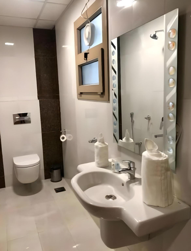 Bathroom, Weekdays Hotel, Bausher