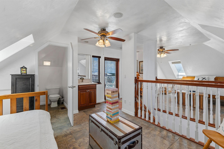 Room 3, Sea Manor, Volusia