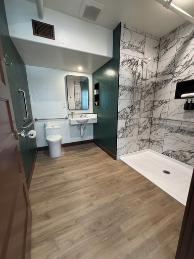 Bathroom 5, The Historic Tomahawk, Sweetwater