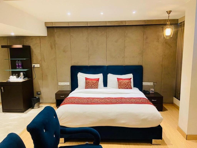 Bedroom 3, Hotel Signature Grand, Delhi