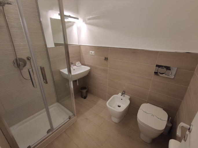 Bathroom 5, SAMI Rooms - Teatro a 400 mt - Ortigia a 1500 mt -, Syracuse