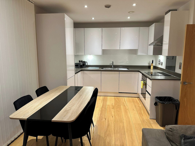 Private kitchen, Luxury two bed two Bath In Excel, London
