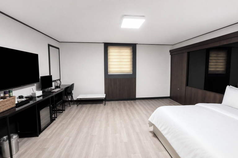 Bedroom 3, Osan J Hotel, Pyeongtaek