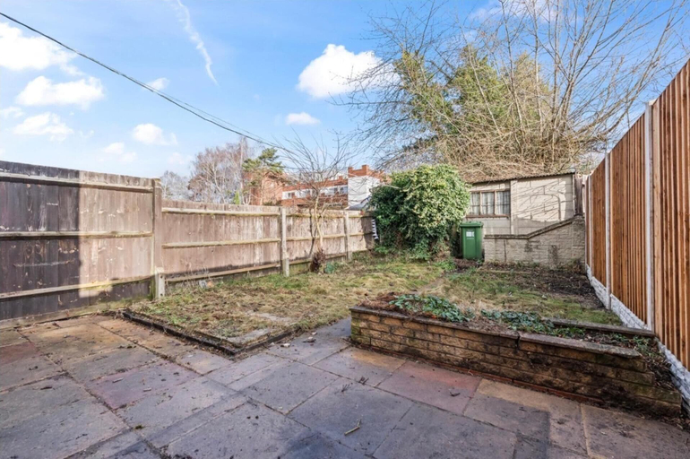 Property grounds, House Sleeps 4 with Patio, Warwickshire