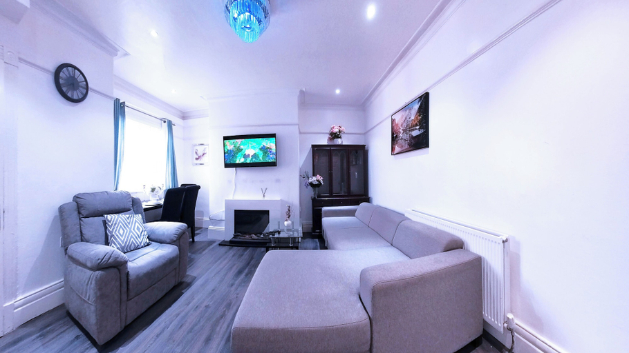 Living area 5, Newcastle Dream Home With 4 Bedrooms and Parking, Newcastle upon Tyne