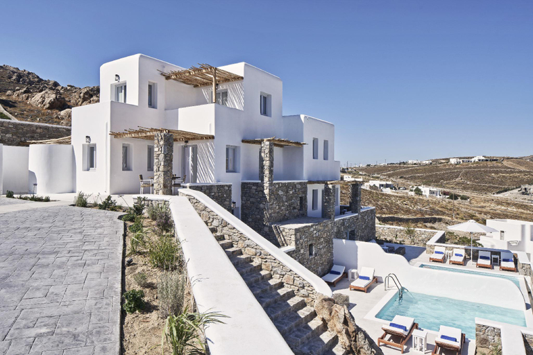 Exterior & Views