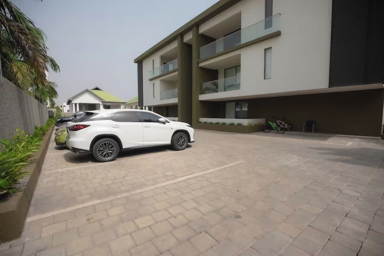 Property grounds 3, Wentworth, Accra