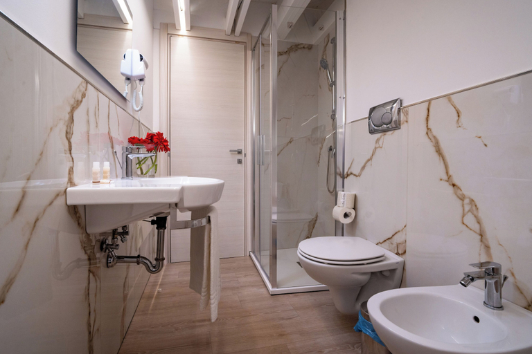 Bathroom 5, Viscuso house, Catania