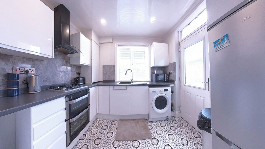 Private kitchen, Newcastle Dream Home With 4 Bedrooms and Parking, Newcastle upon Tyne