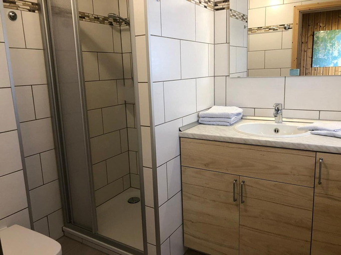 Bathroom 5, Modernly Furnished Double Bungalow With Terrace in the Mirow Holiday Park, Mecklenburgische Seenplatte