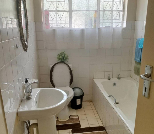 3, Neat and cosy cottage with pool - 2103, Harare