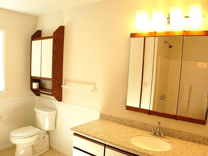 Bathroom 5, Kingsbay Mansion & Vacation Houses, Somerset