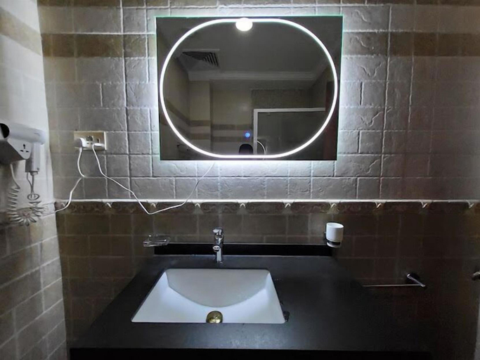 Bathroom 4, Aenon Suites And Hotel LTD, Olorunda
