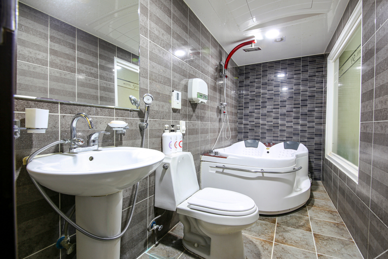 Bathroom 5, Gimje Soo, Gimje