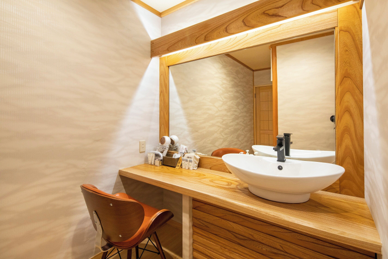 Bathroom 4, Mizumari, Kawazu