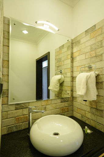 Bathroom 4, Lumino Winter Castle, Idukki