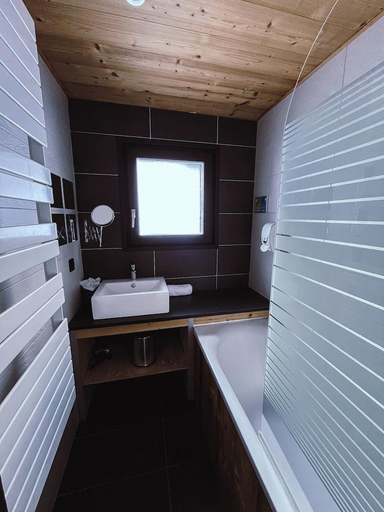 Bathroom 4, Les Rhodos, Haute-Savoie