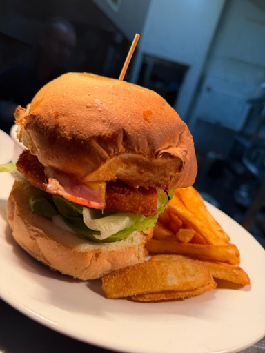 Food & Drinks 5, Dooley's Tavern & Motel Springsure, Bauhinia
