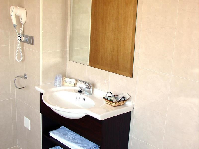 Bathroom 4, Hotel La Borona, Asturias