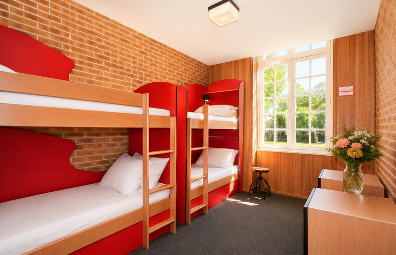 Bedroom 4, Auberge de Jeunesse de Saintes, Charente-Maritime