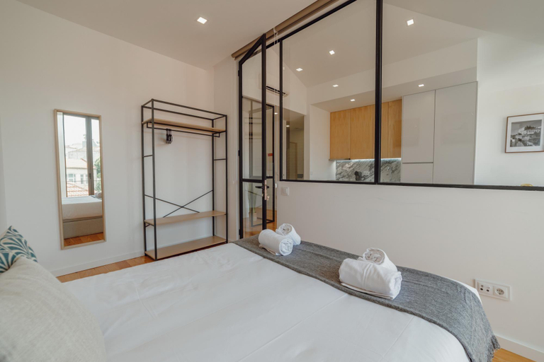 Bedroom 2, Courtyard Oporto Design Apartment G, Porto