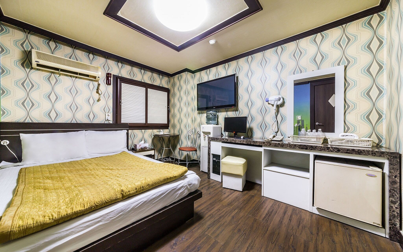 Bedroom 3, Sinseoldong Mong, Dong-daemun