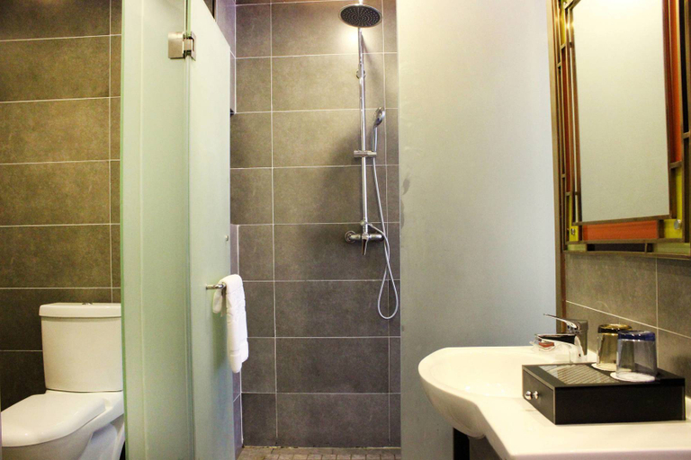 Bathroom, Lucas Silva Coffetel, Shenzhen