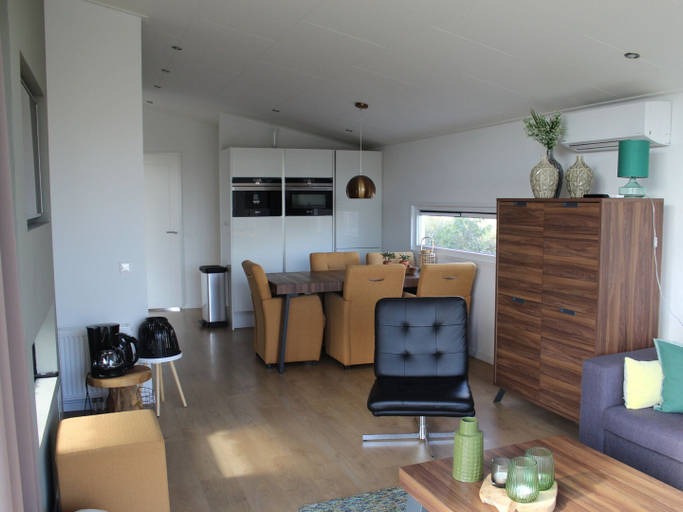 Others 4, Chalet in Bemelen with Outdoor Fireplace, Margraten