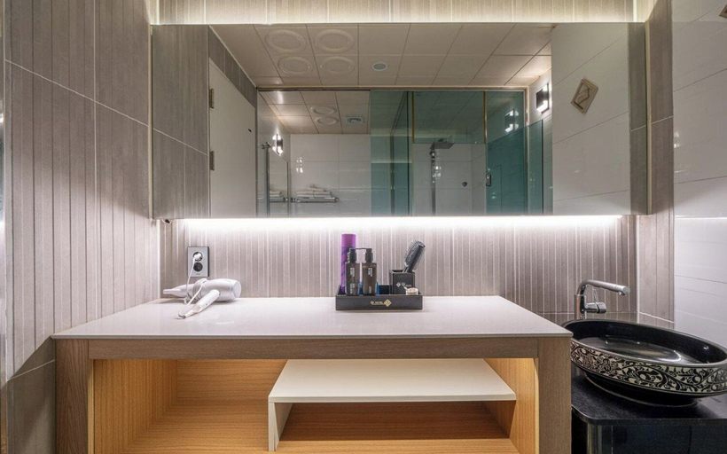 Bathroom 4, Andong Win Hotel, Andong