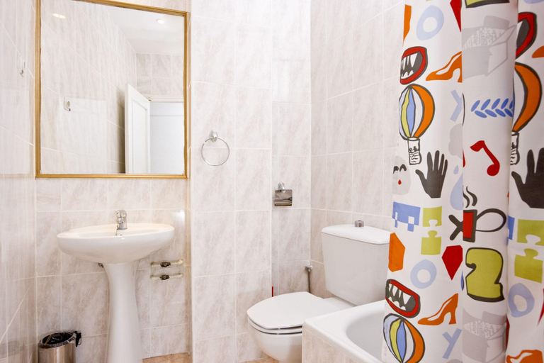 Bathroom 4, Madrid Motion Hostels, Madrid