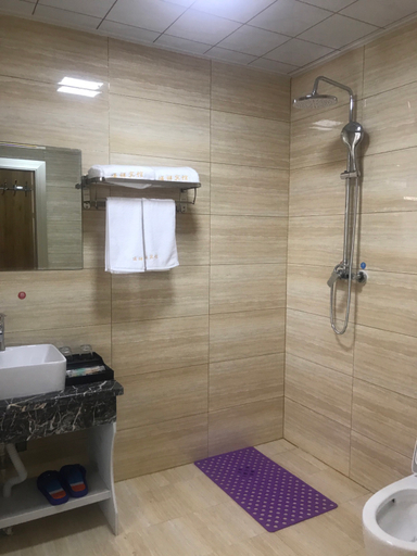 Bathroom, TongXiang Hotel, Pingliang