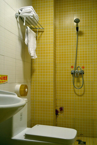 Bathroom 3, Yake Express Hotel, Zhengzhou