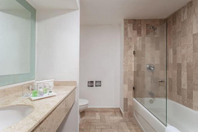 Bathroom 3, Baymont by Wyndham Lazaro Cardenas, Lázaro Cárdenas