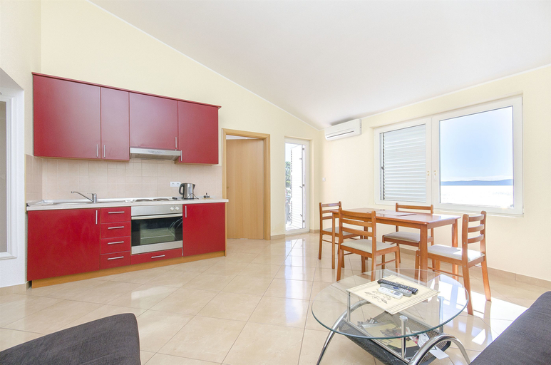 Others 5, Studio apartment with a seaview, Tučepi