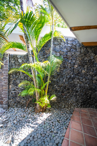 Property grounds 2, Waves Sunzal, Tamanique