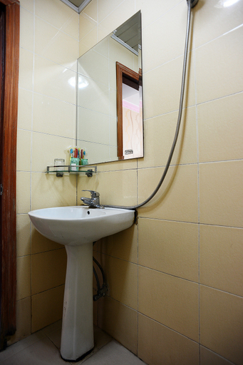 Bathroom 2, Yishangju Hostel (Shanghai Huashan Road), Shanghai