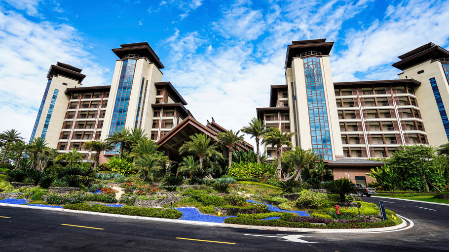 Exterior & Views