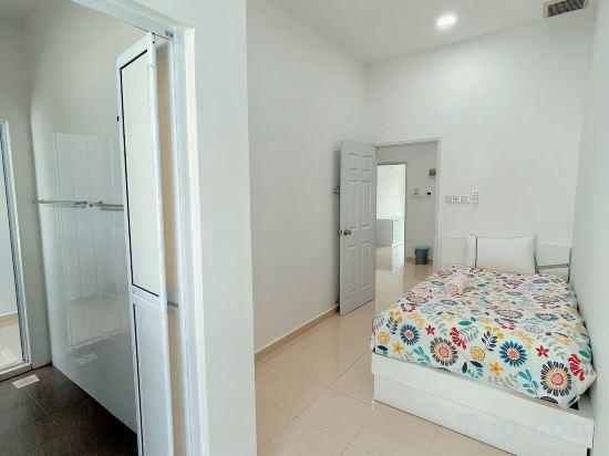1, 4BDR Double storey homestay Yong Peng, FreeParking, Batu Pahat