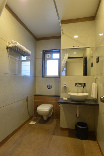 Bathroom 2, Hotel Jhankar Palace, Dhule