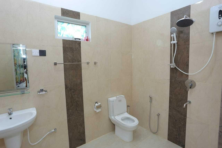 Bathroom 3, Kumbuk Sewana Villa, N. Palatha East